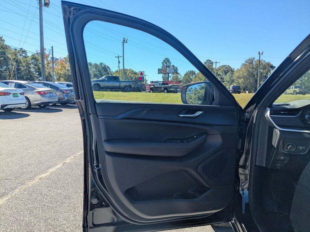2025 Jeep Grand Cherokee GRAND CHEROKEE LAREDO X 4X2