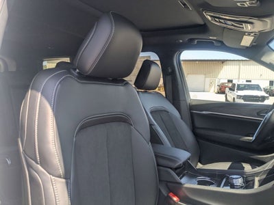 2026 Jeep Grand Cherokee GRAND CHEROKEE L LAREDO ALTITUDE 4X2