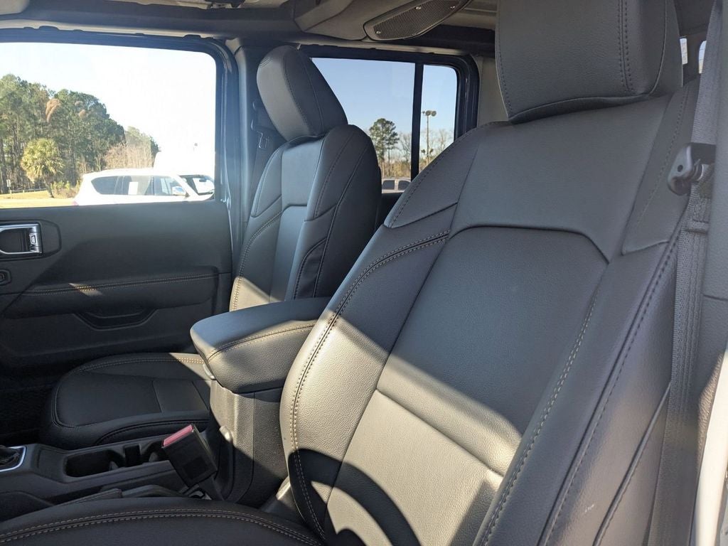 2026 Jeep Gladiator GLADIATOR SAHARA 4X4