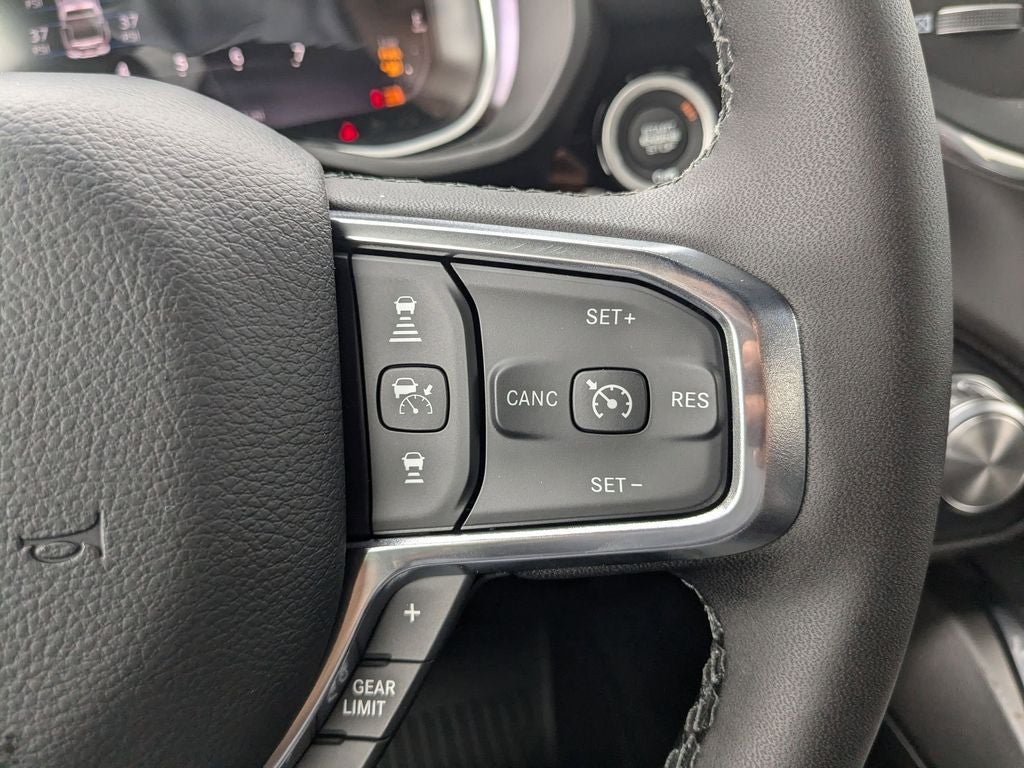 2025 RAM Ram 1500 RAM 1500 LARAMIE CREW CAB 4X4 5'7' BOX