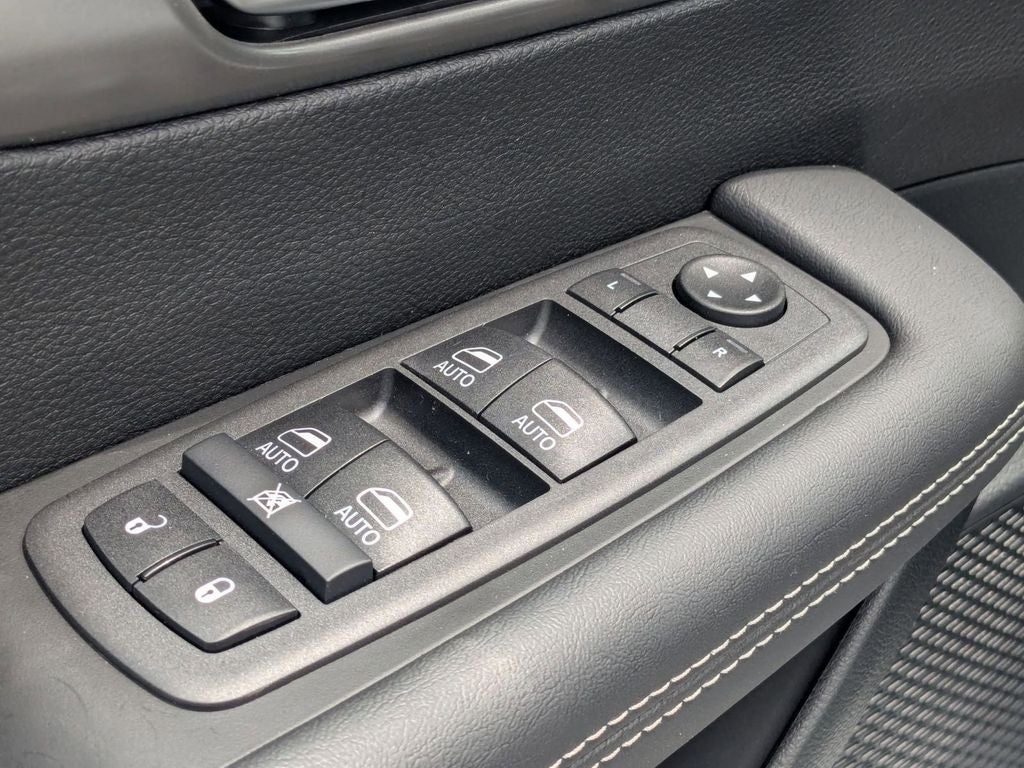 2026 Chrysler Voyager VOYAGER LX