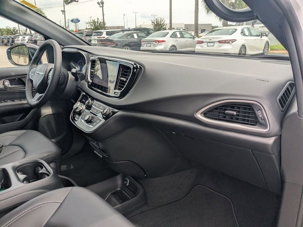 2026 Chrysler Voyager VOYAGER LX