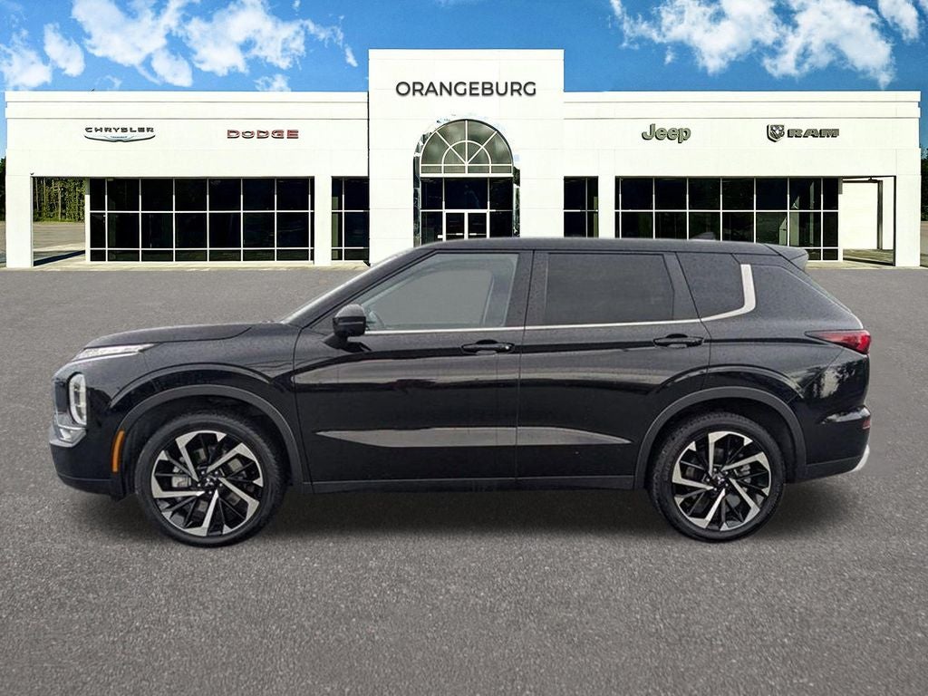 2024 Mitsubishi Outlander SE | CarEdge | CarEdge